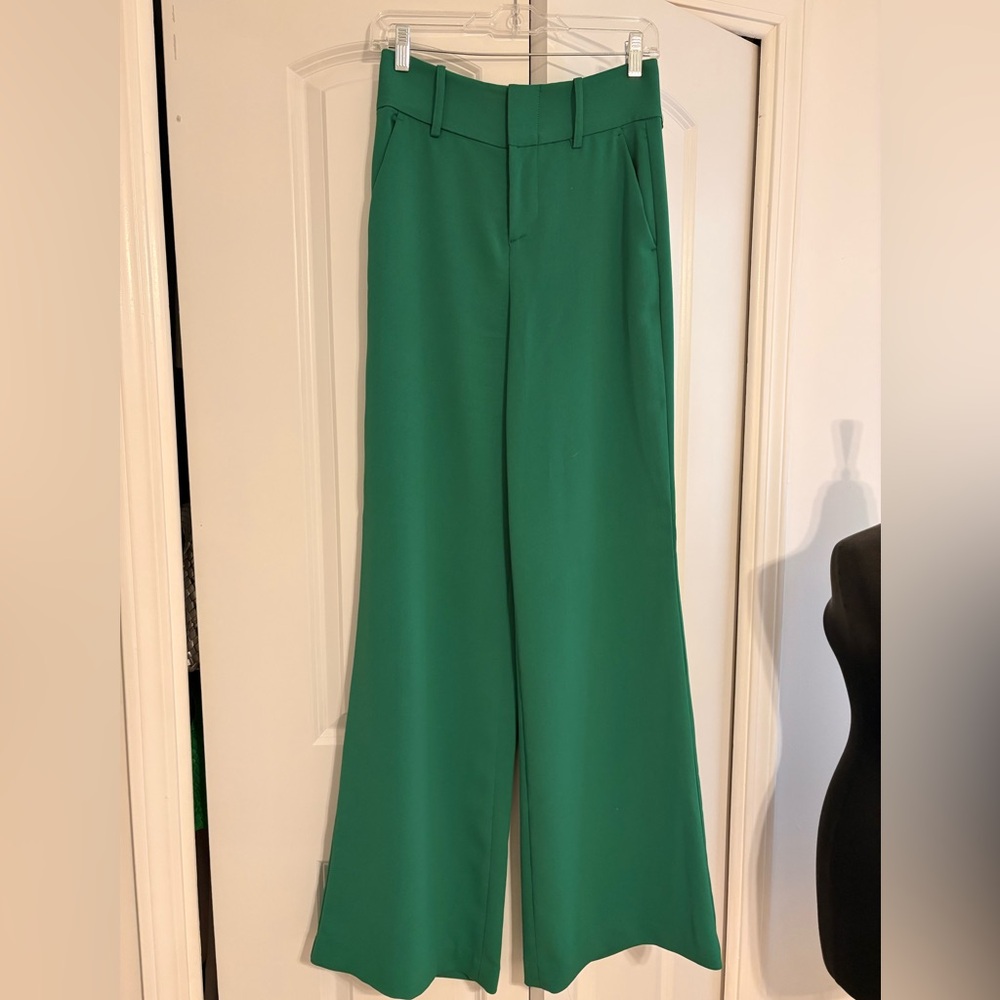 Alice + Olivia Kelly Green Trouser. Size 4.